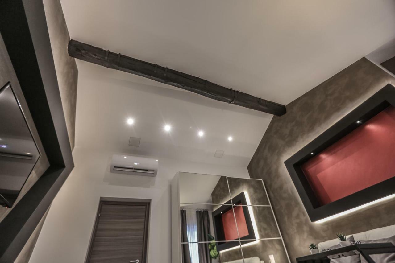 Stylish Apartment Near Duomo — Photos 1